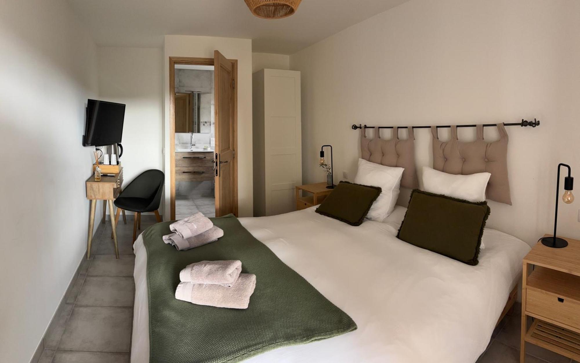 L'Auberge De Montsalier Bagian luar foto